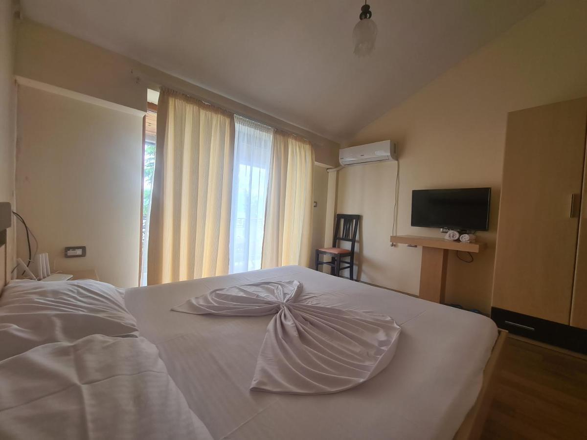 Hotel Kukesi Lini Eksteriør billede